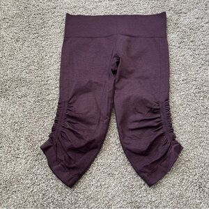 NWOT Lululemon In The Flow Crop II Heathered Bordeaux Drama size 8